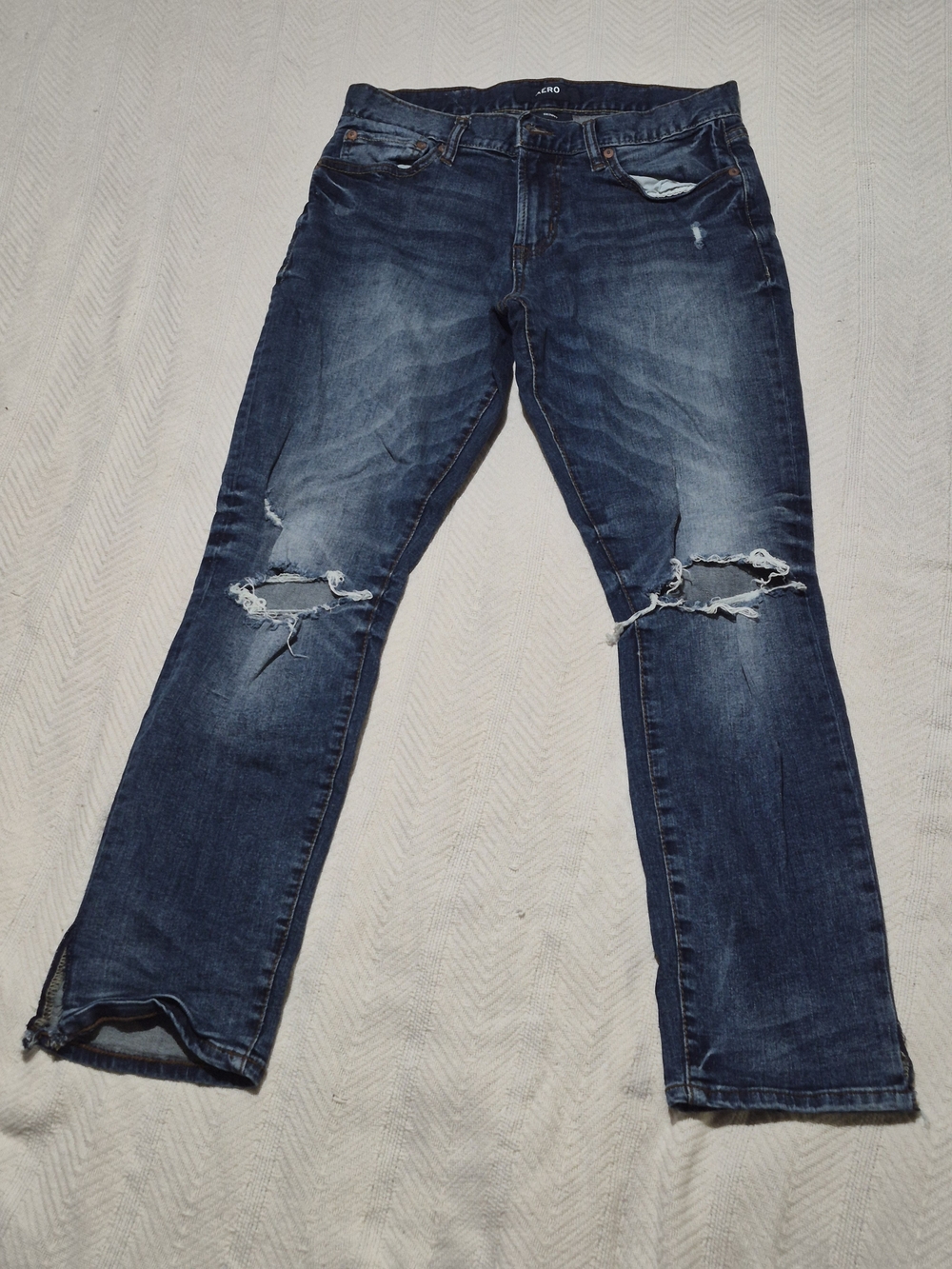 Aeropostale Mens Skinny Distressed Jeans Size 30x30 Dark Wash Blue Denim